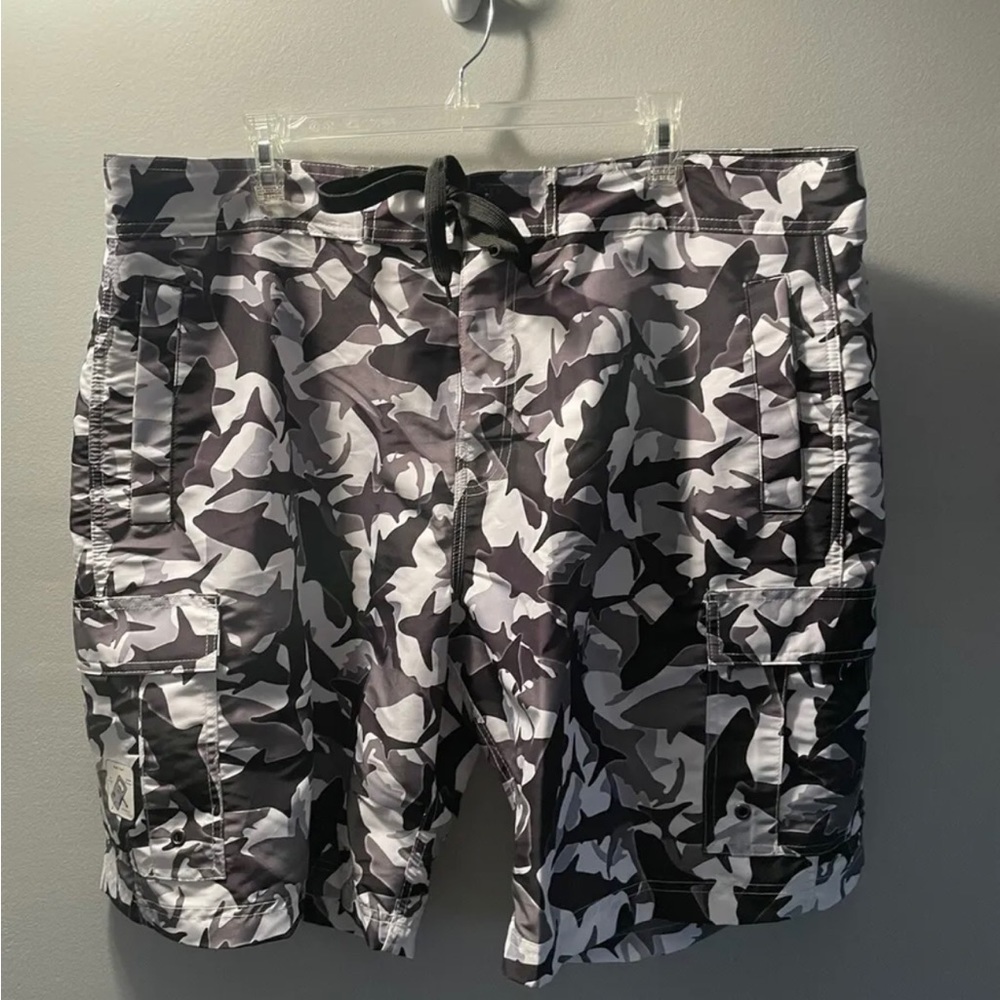 World Wide Sportsman  Black & Gray Camouflage Swim Trunks Board Shorts,Men Sz 42